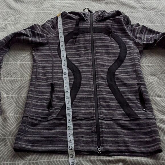Lululemon stride hooded jacket size 8 @K1 - Picture 7 of 9